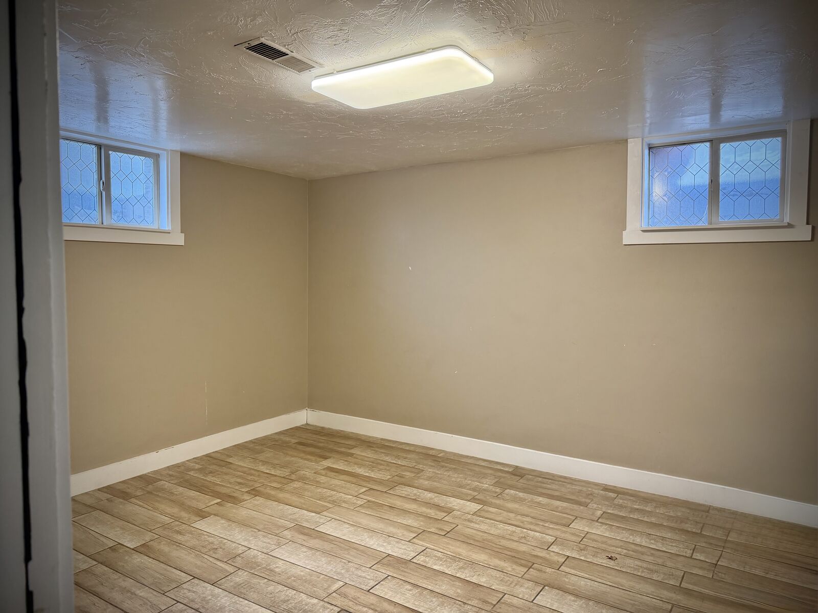 Private Room in shared basement