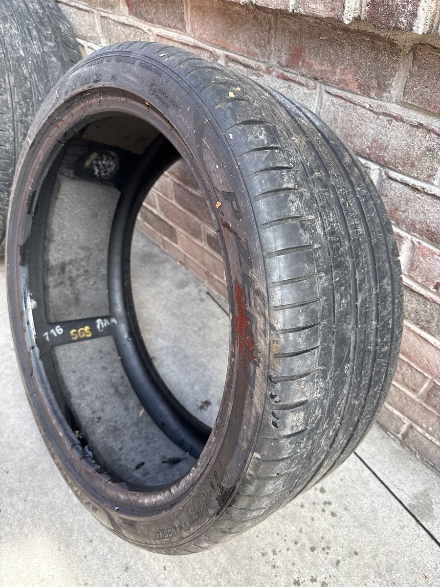 1 Pirelli P Zero 275/35R21