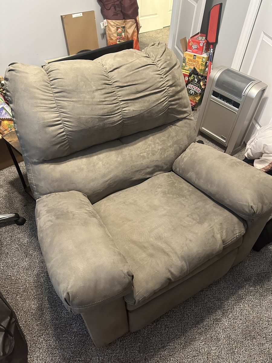 Comfortable Tan Microfiber Recliner Chair - Good Condition, Manual Recline