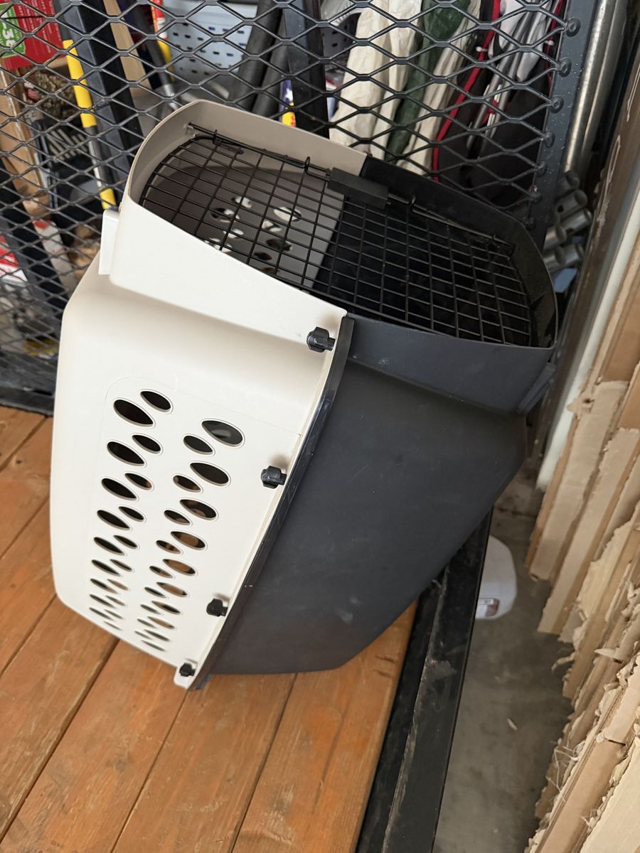 Plastic Pet Carrier with Wire Top Opening Used Good