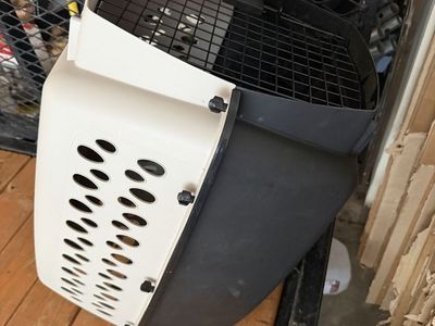 Plastic Pet Carrier with Wire Top Opening Used Good