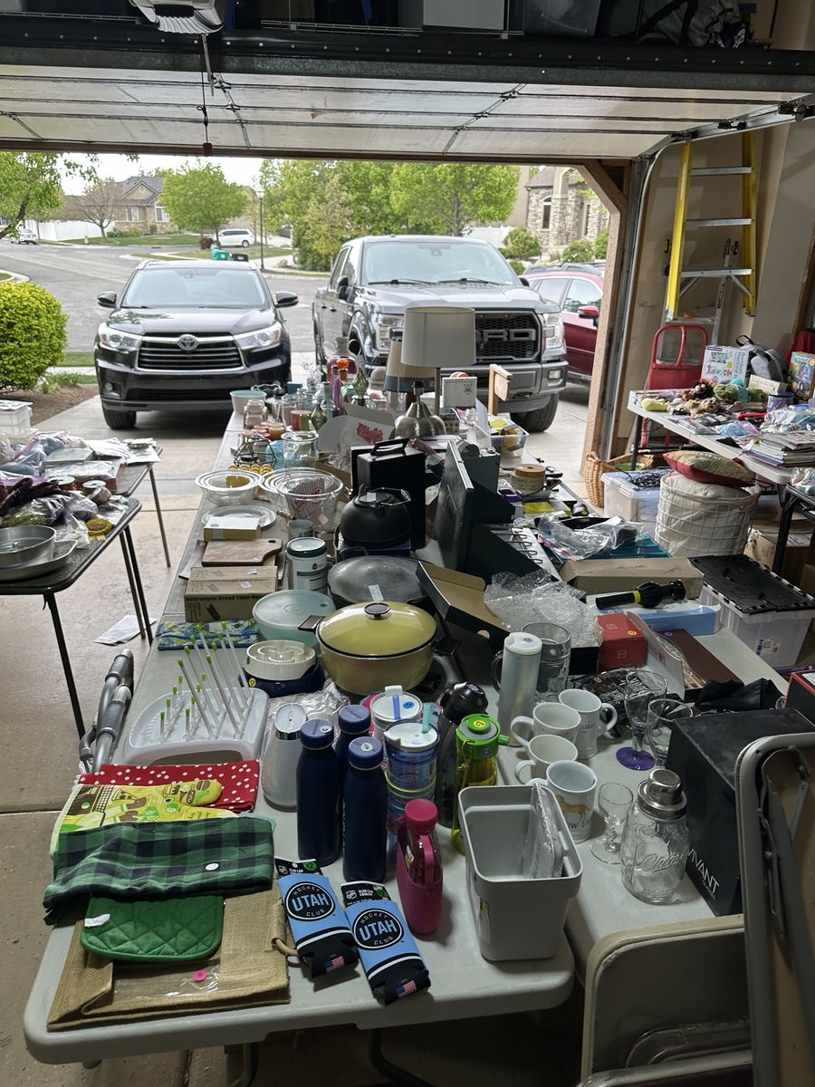 ATTENTION YARD SALE FANATICS! 4/25