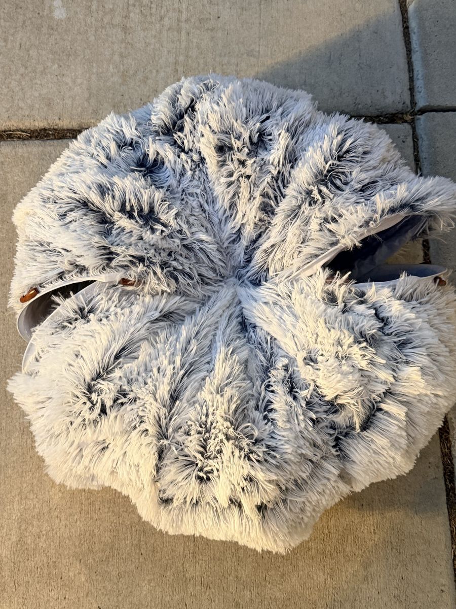 Fluffy Gray & White Round Pet Bed - Soft Faux Fur, Washable