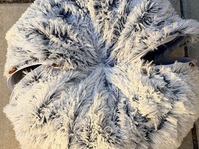 Fluffy Gray & White Round Pet Bed - Soft Faux Fur, Washable