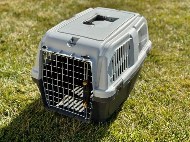 Small to Medium Dog/Cat Hard-Sided Pet Carrier 24"L