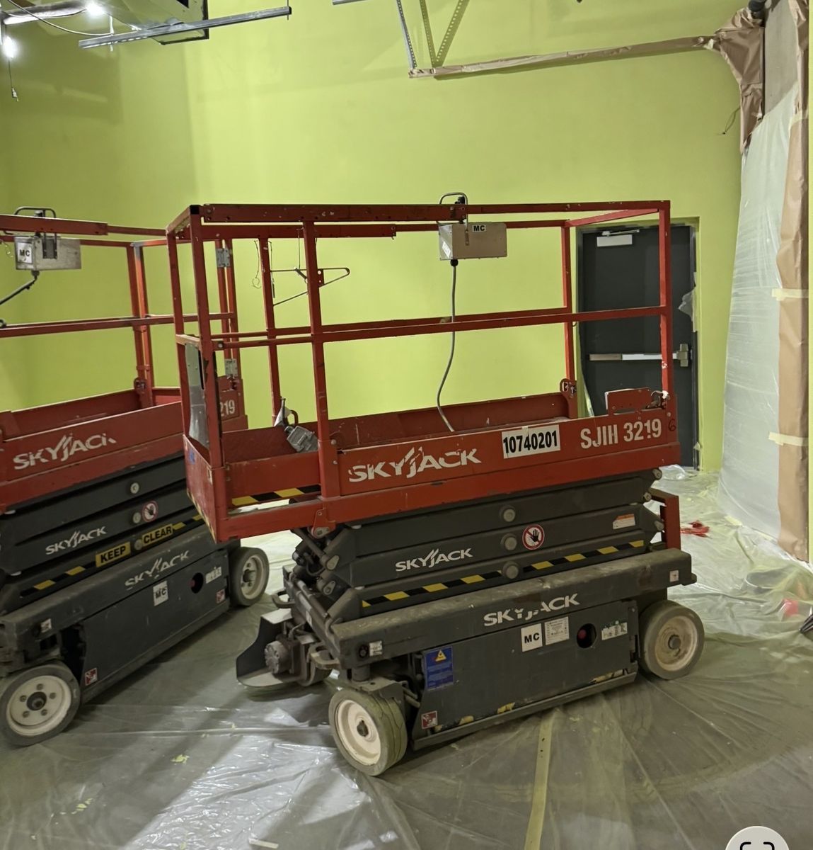 Scissor lift
