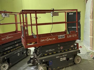 Scissor lift