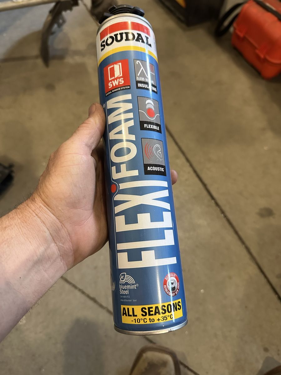 Spray foam 71 cans with applicator gun
