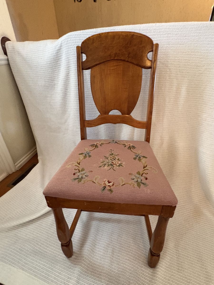 Vintage Birdseye Maple Side Chair with Needlepoint Floral Seat $80 cash/venmo in Provo