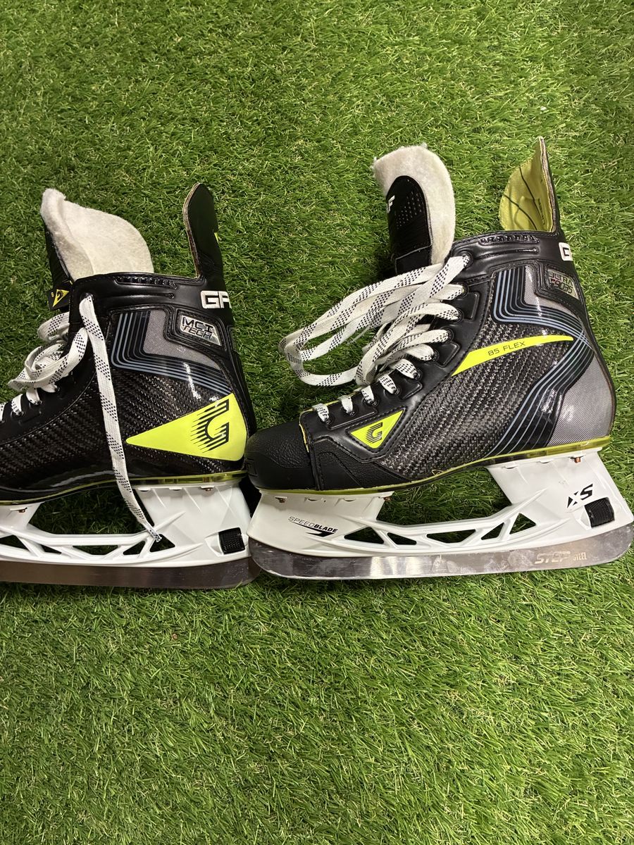Graf Ultra G9035 Pro Senior Hockey Skates Size 8 D Flex