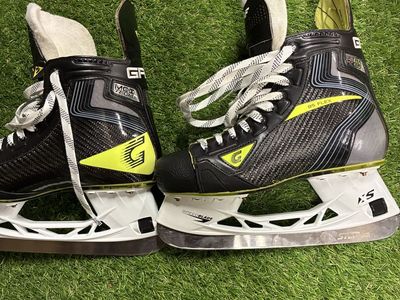 Graf Ultra G9035 Pro Senior Hockey Skates Size 8 D Flex