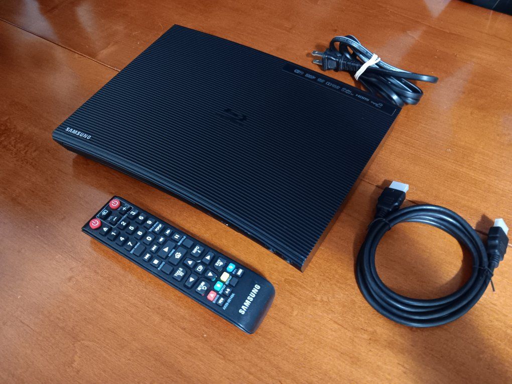 SAMSUNG Blu-ray DVD Player Model BD-JM57/ZA w/ Wi-