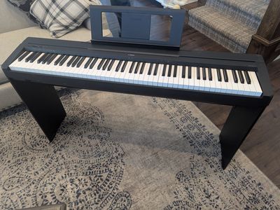 Yamaha P-71 Digital Piano