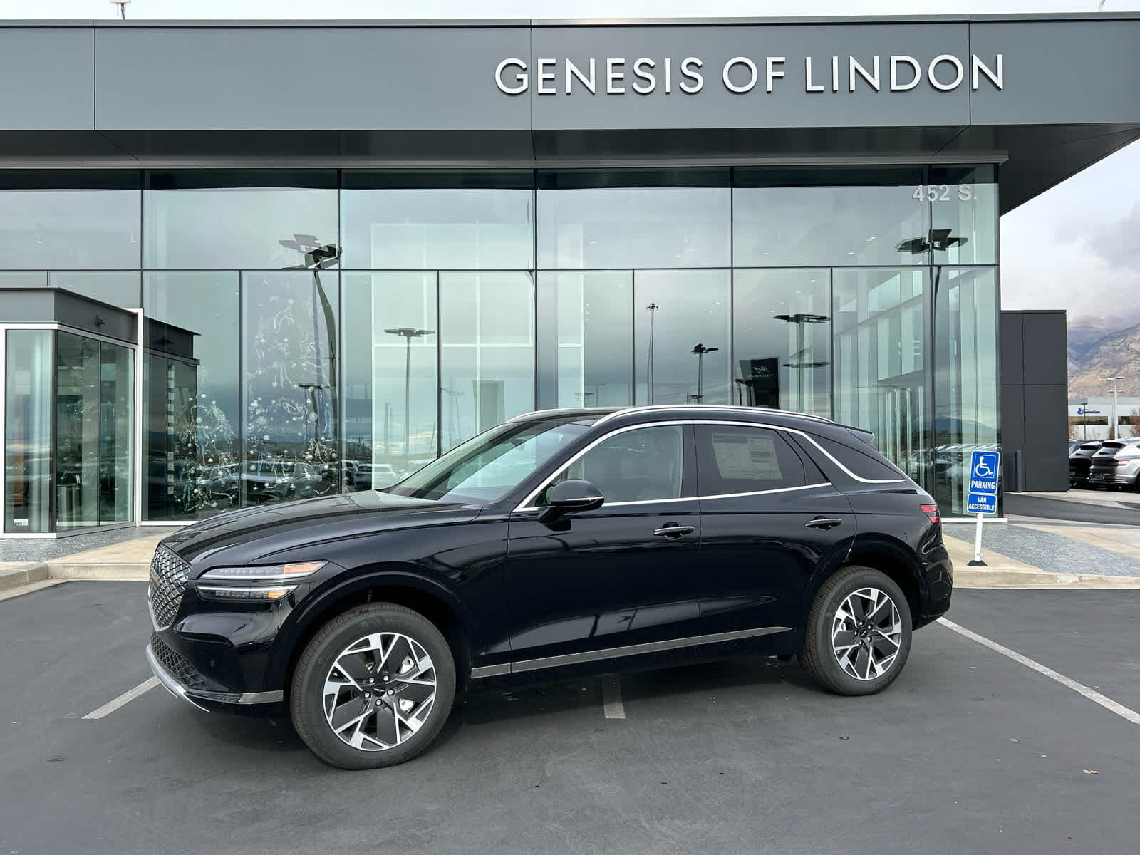 2026 Genesis Electrified GV70 Standard