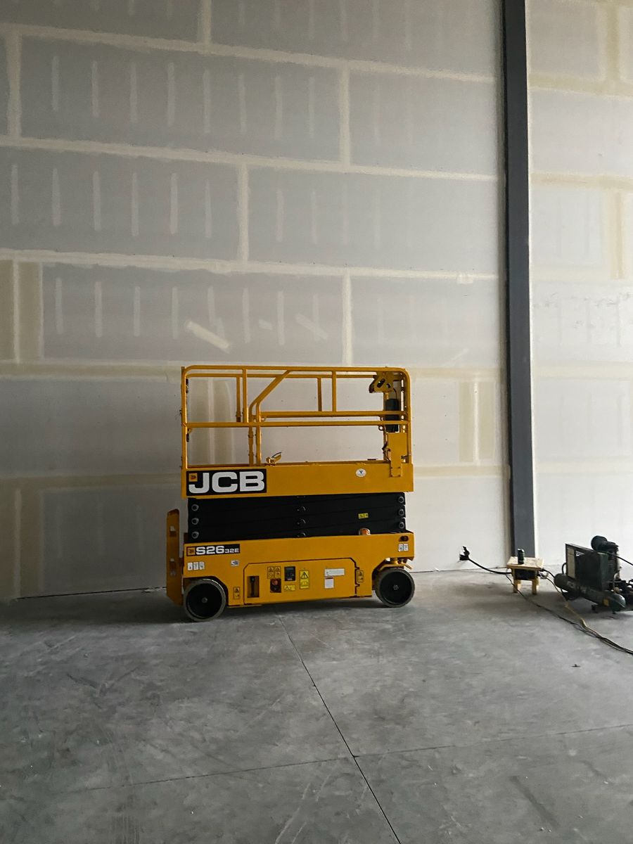 SCISSOR LIFT 19FT - 26FT - 32FT.    RENTAL.    GENIE - JCB - JLG