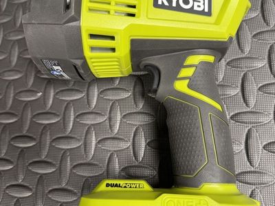 Ryobi 18v P7171 LED Spotlight