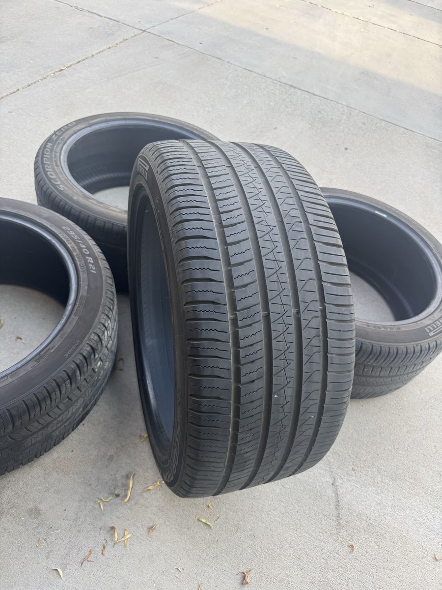 Pirelli Scorpion Zero 295/40R21