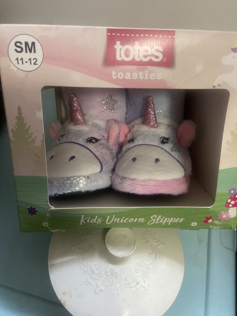 Totes Unicorn Slippers size Small 11-12 (kids)