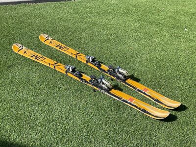 Line Prophet 100 skis 186 length Rossignol Axial 2 bindings
