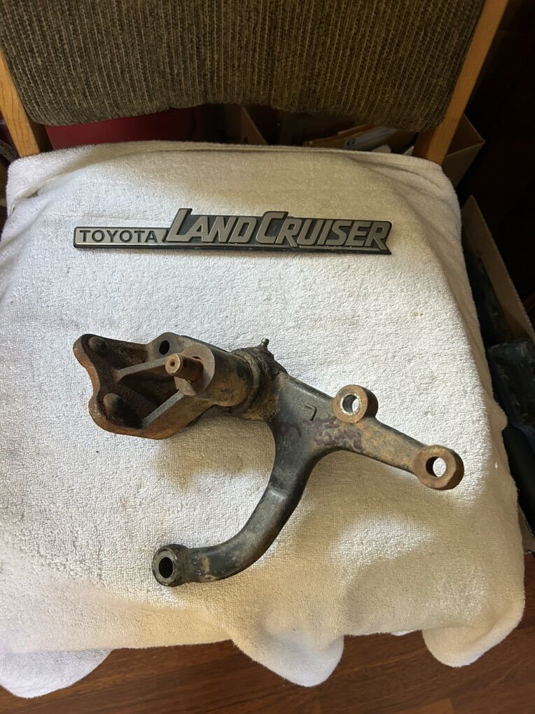 Toyota Land Cruiser Fj40 center Arm Bracket