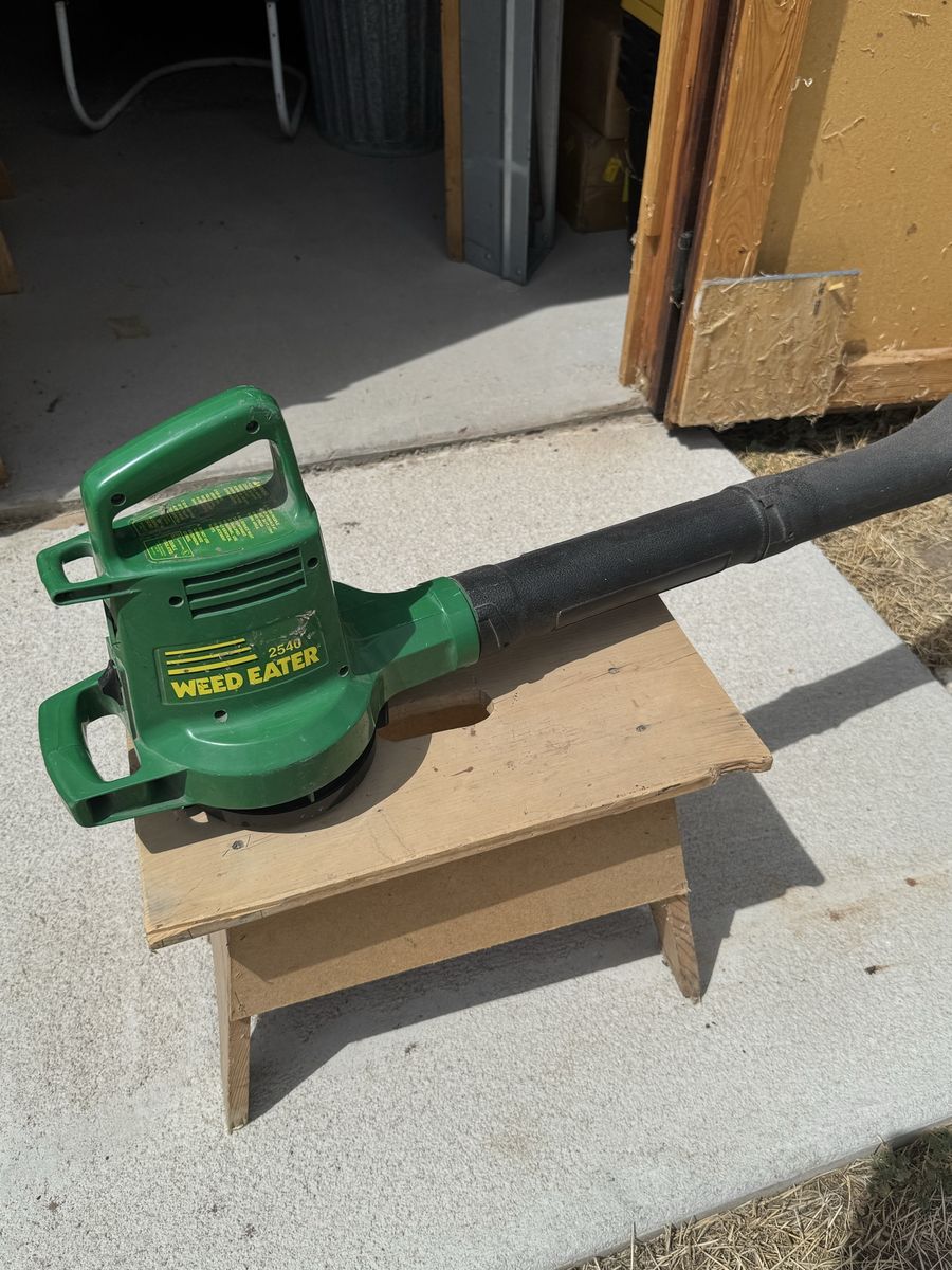 Weed Eater 2540 Electric Leaf Blower / Vac