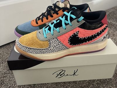 Nike Book “What The” Mens Size 12 New