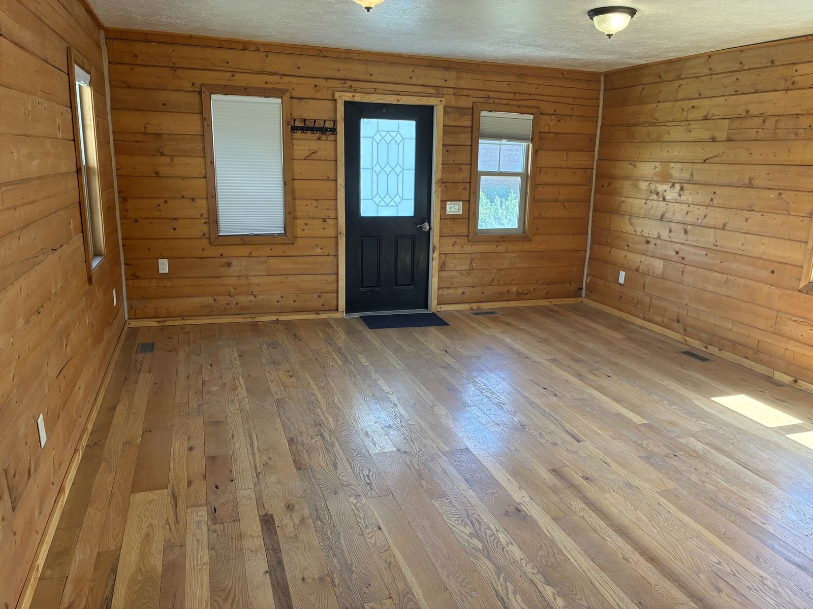 Main image 13