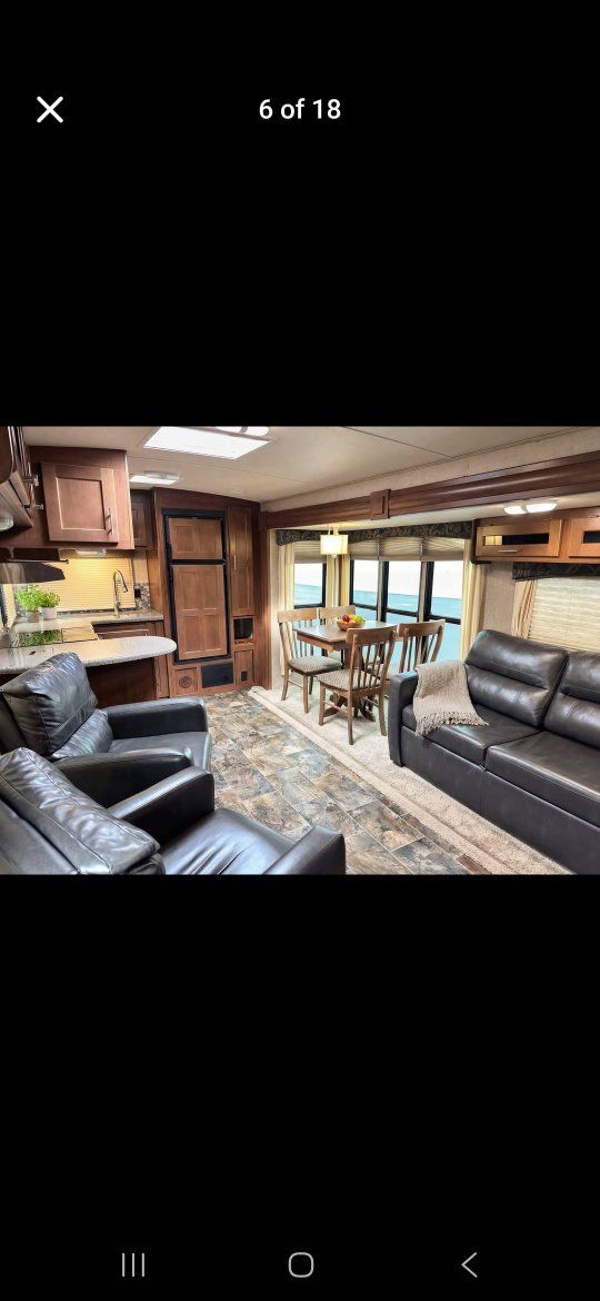 Main image 7