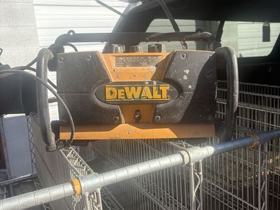 radio dewalt