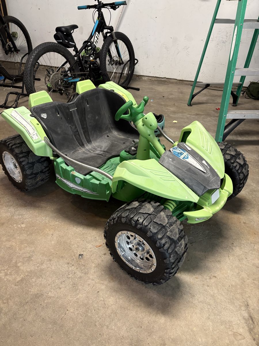 Power Wheels Green Dune Racer 12V Ride-On Toy with Charger and battery