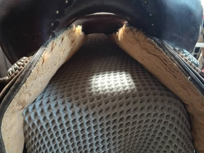 Robbie barrel saddle
