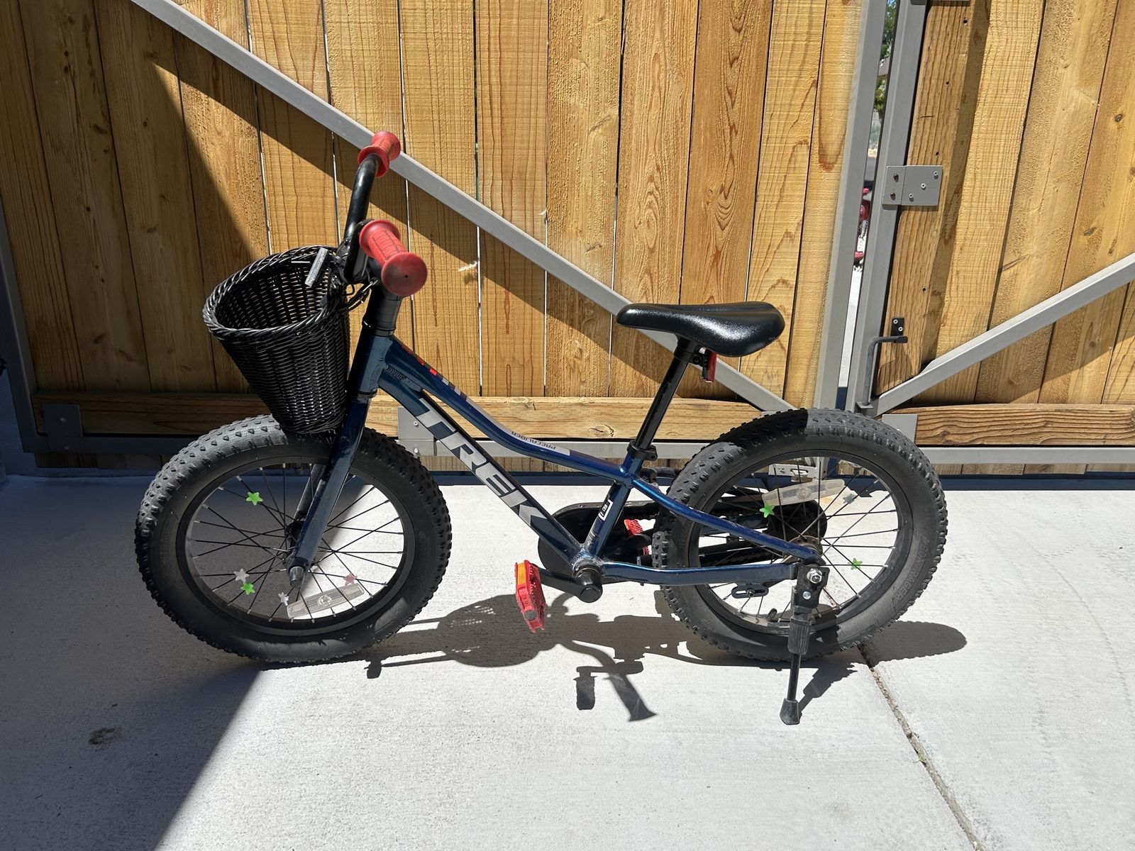 Trek Precaliber 16 Kids' Bike - Blue, Training Wheels, Basket, Kickstand