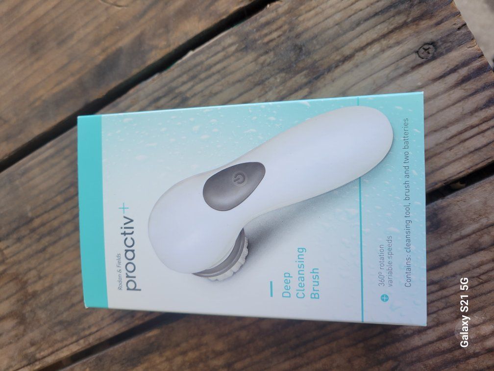 Face Scrubber ~ Proactiv+
