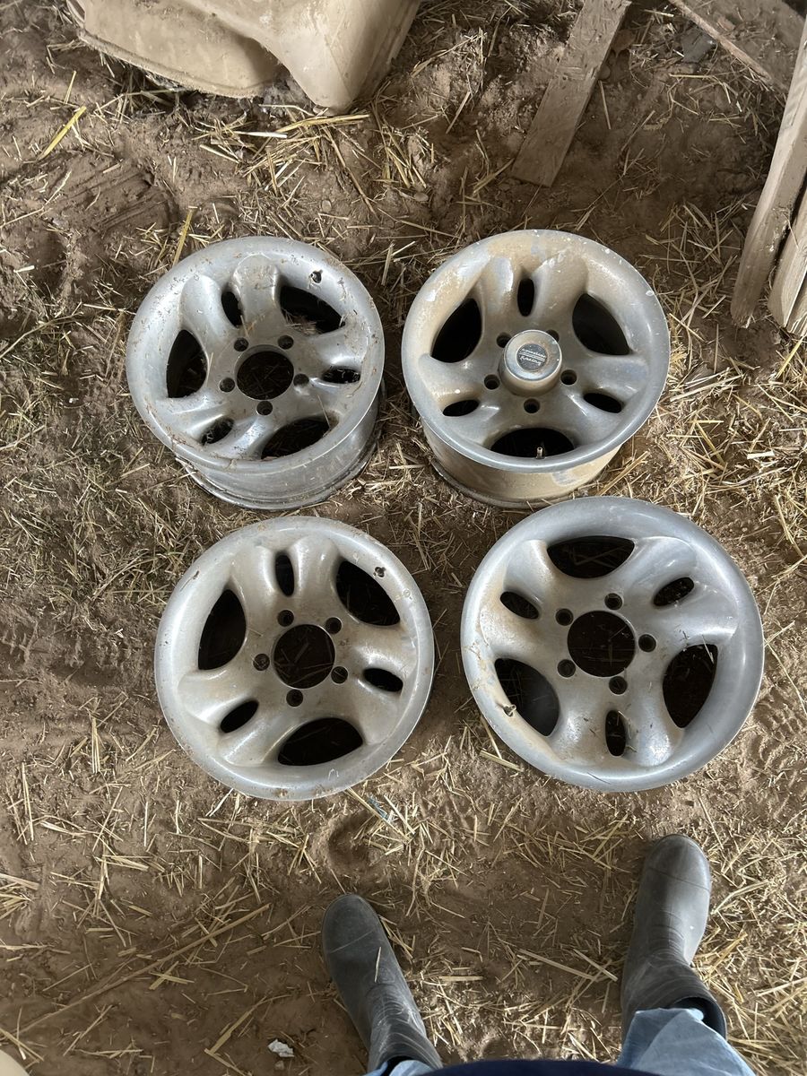 16”  rims 5 x 5.5  lug pattern