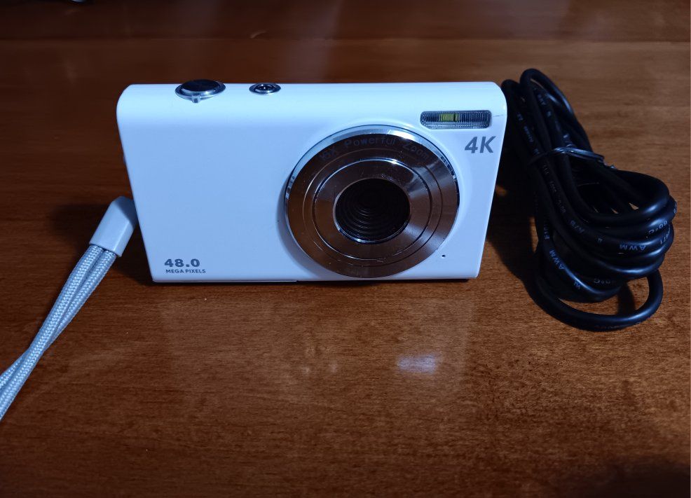 DC402-AF-4K Auto Focus 4K Digital Camera for Kids 16X Digital Zoom Anti-Shake Webcam with LED Fill Light - Light White. Tested.
