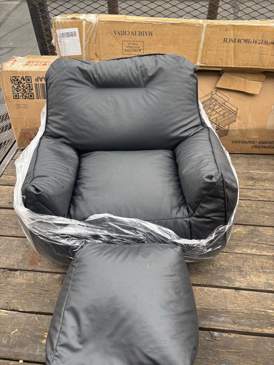 Kids Black Lounge Chair With Foot Rest