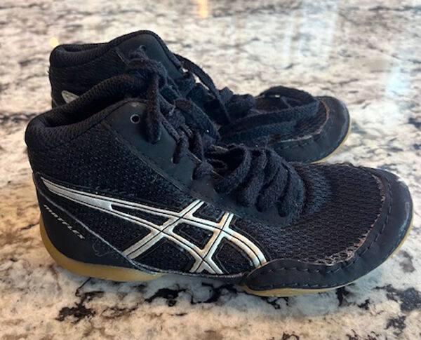 Share ASICS Matflex 5 Men's Wrestling Shoes SIZE K11 VERY SLIGHTLY USED!