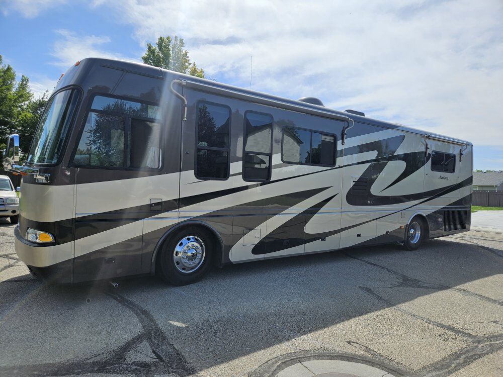 2004 Beaver Monterey 40' Diesel Motorhome