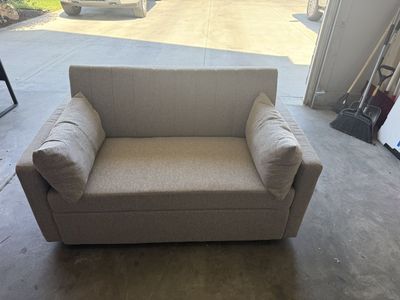Pull out couch bed