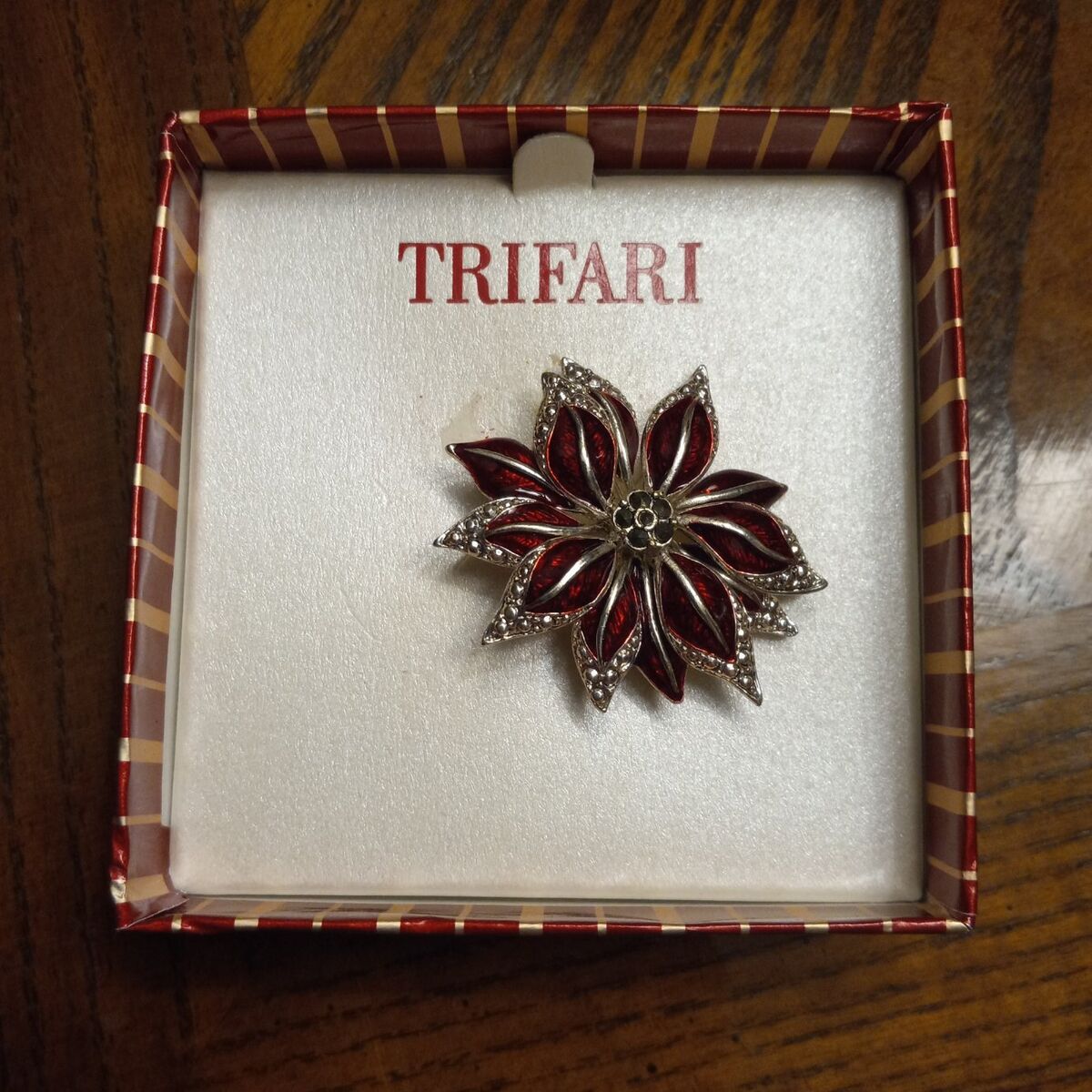 Beautiful Trifari Brooch