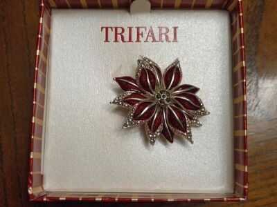 Beautiful Trifari Brooch