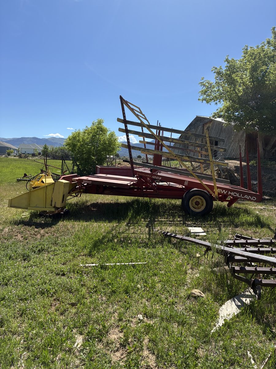 NEW HOLLAND BALE WAGONS
