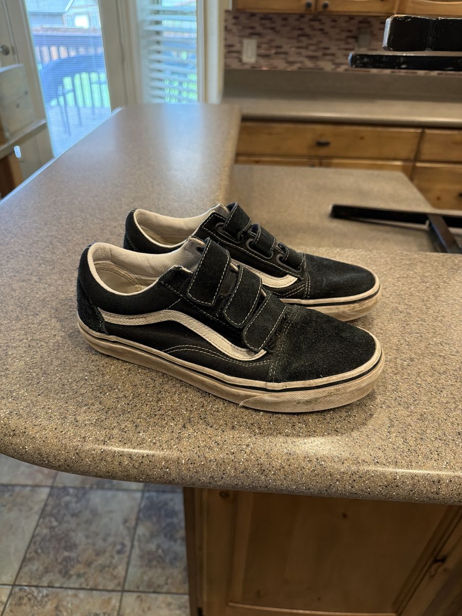 Vans Old Skool V Black Suede Youth Skate Shoes - Size US 7.5 with Velcro Closure