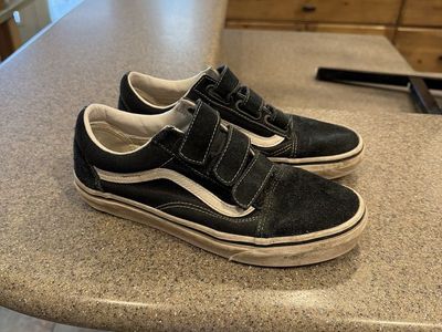Vans Old Skool V Black Suede Youth Skate Shoes - Size US 7.5 with Velcro Closure