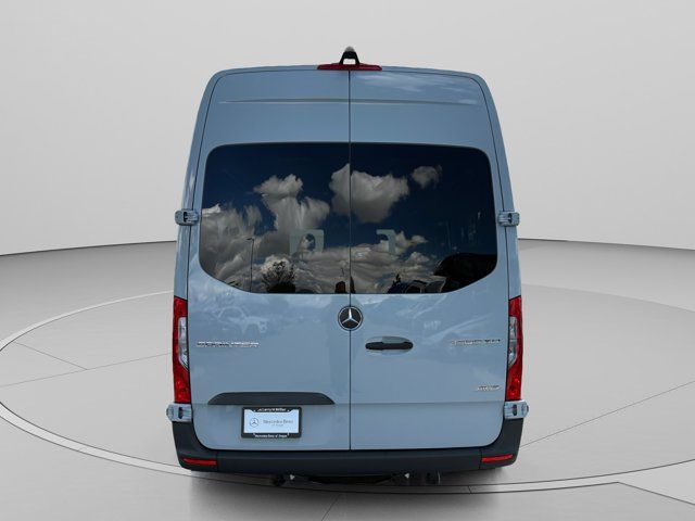 Main image 4