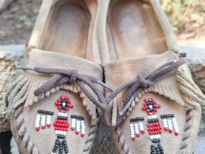 Womens Minnetonka Thunderbird Beaded Moccasins 8.5