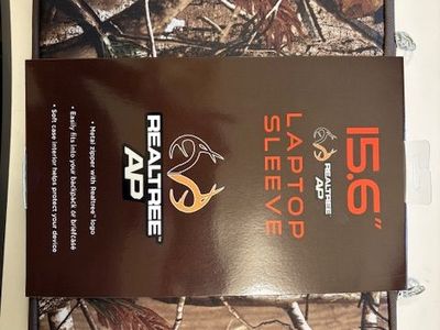 PALLET OF LAPTOP SLEEVES (NEW) 5 PER CASE/ AROUND 50 CASES