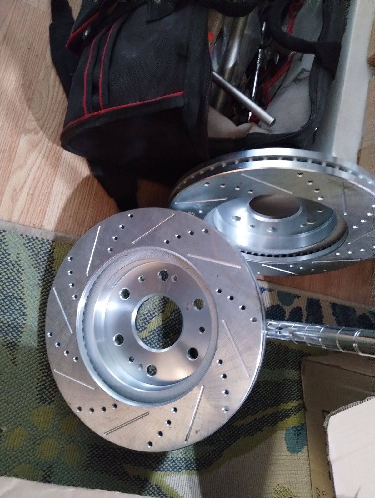 2008 gm 1500 front drilled and slotted rotors  50$