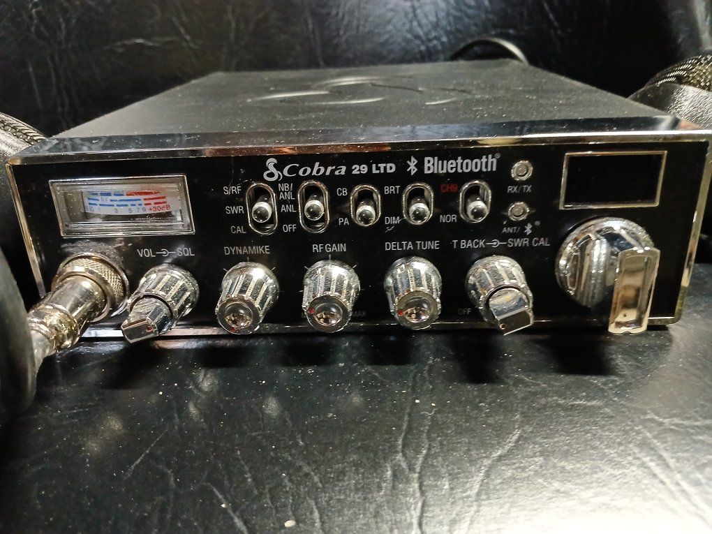Cobra Bluetooth Cb radio with e tra mic