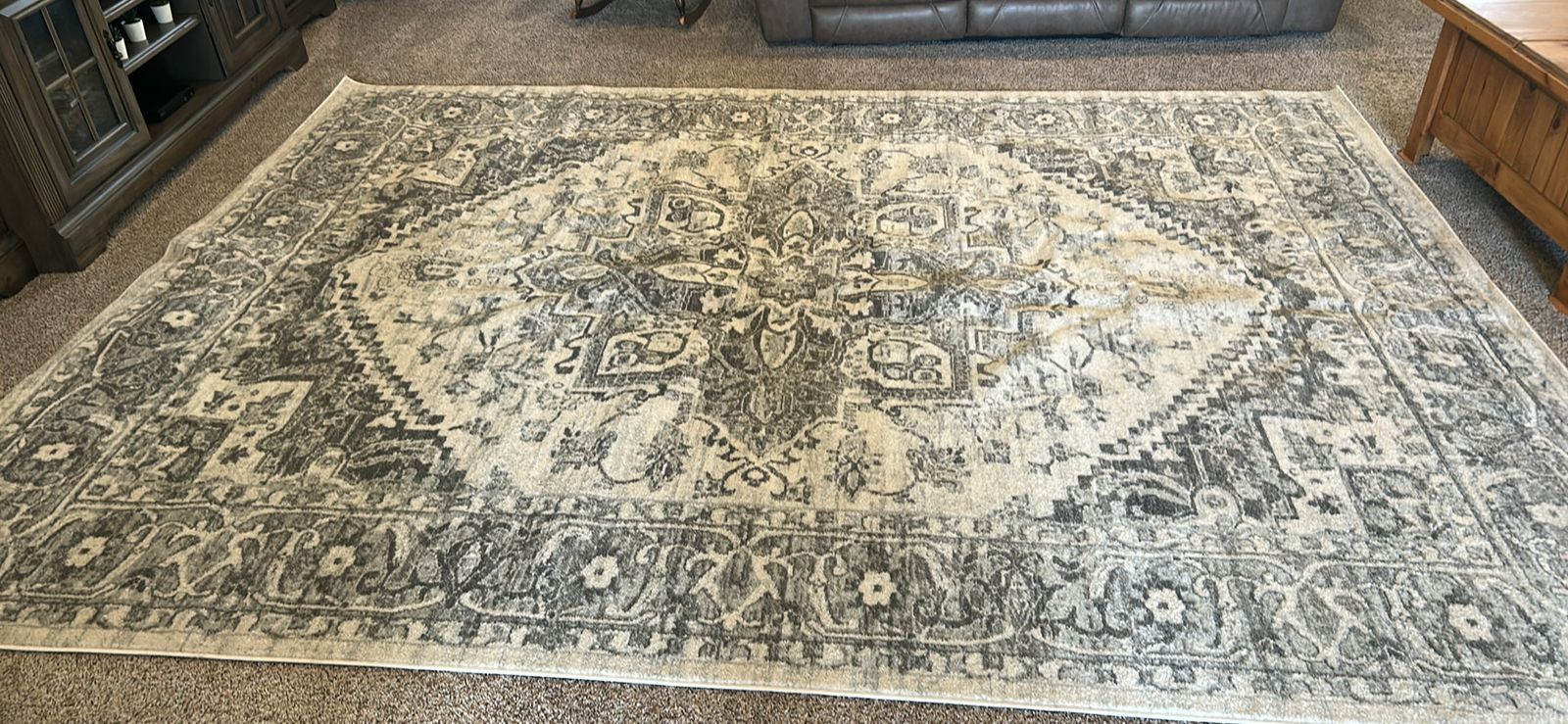 LIVABLISS Chester CHE2312-912 9ft x 12ft Grey/Beige Medallion Polypropylene Area Rug